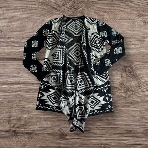 Like‎ New Charlie Paige Black and White Tribal Cardigan